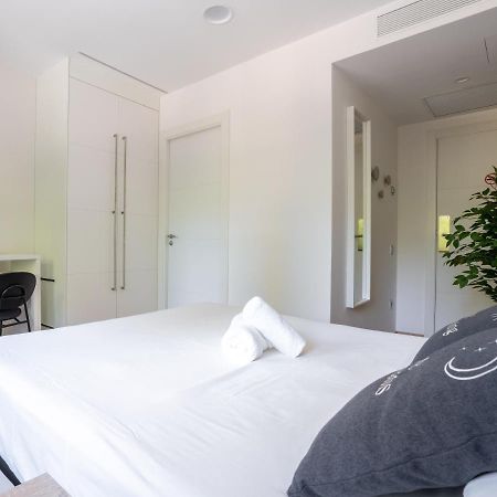 Limehome Barcelona Carrer De Fontcoberta - Digital Access Екстериор снимка